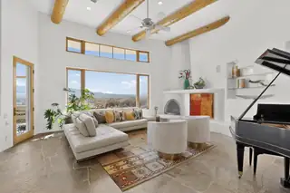 300 Mission Ridge Road Living Room