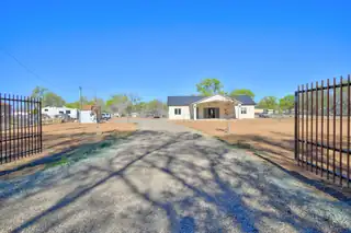 14 Zentner Road, Los Lunas 