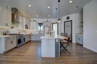 14 Zentner Road Kitchen