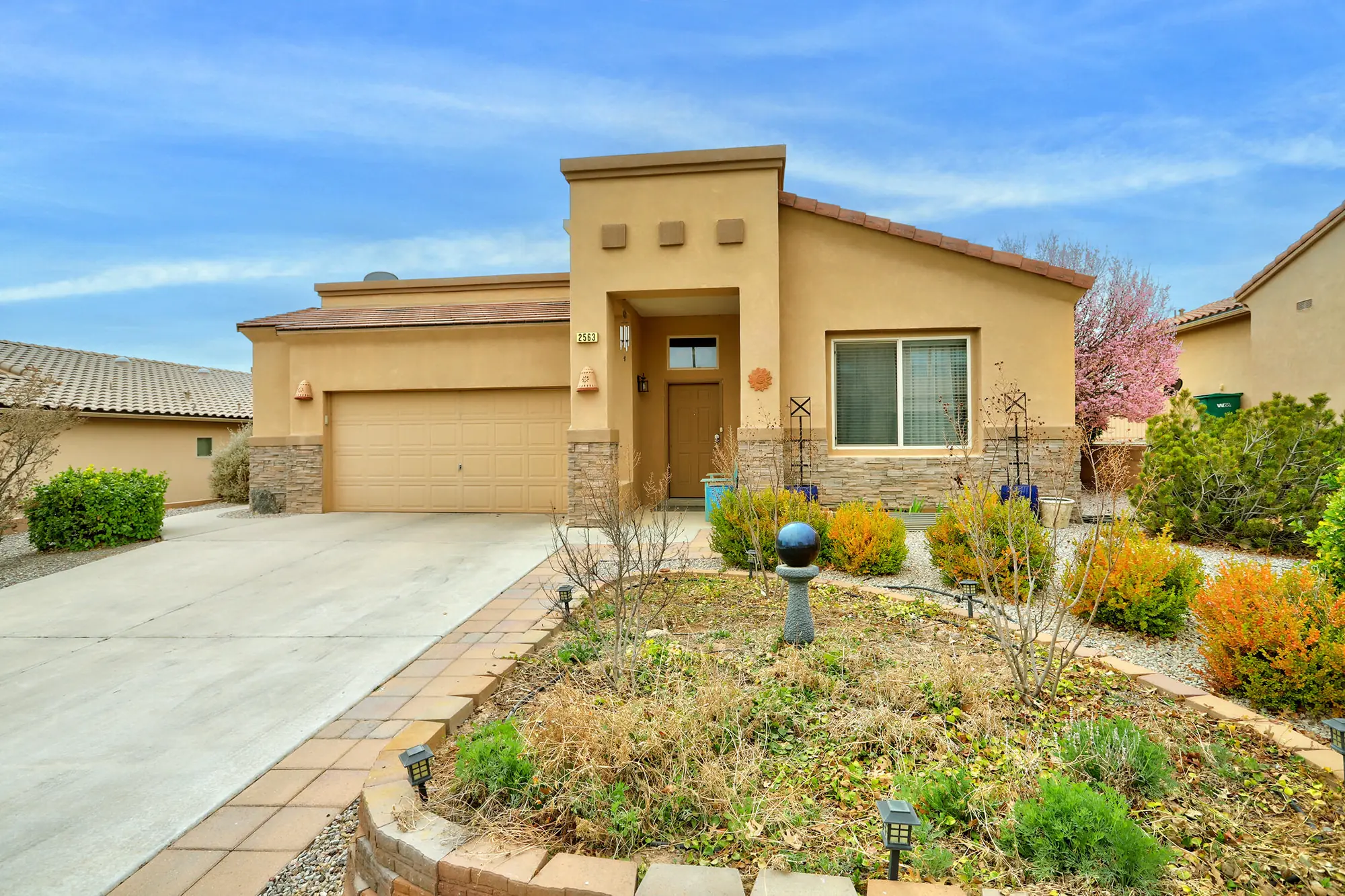 2563 Cerro Parrido Road SE