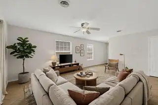 1519 Larkin Lane SW Living Room