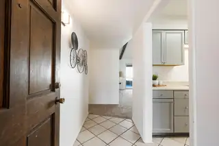 1012 Oro Real NE Kitchen