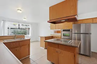 408 La Veta Drive NE Kitchen