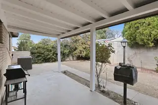 408 La Veta Drive NE Patio