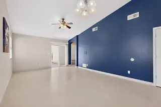 10628 Walnut Canyon Road SW Living Room