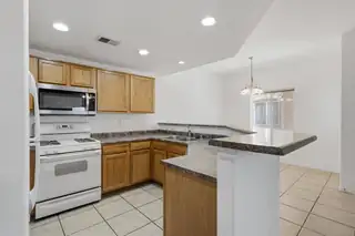 6800 Vista Del Norte Road NE # 2717 Kitchen