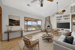 2516 Nogales Road NE Living Room