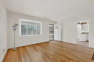 2615 McEarl Avenue SE Living Room