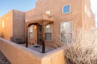 1527 Los Jardines Place NW, Albuquerque 