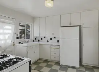 824 Monroe Street NE Kitchen