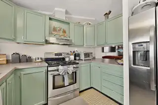 89 Sunset Road Kitchen