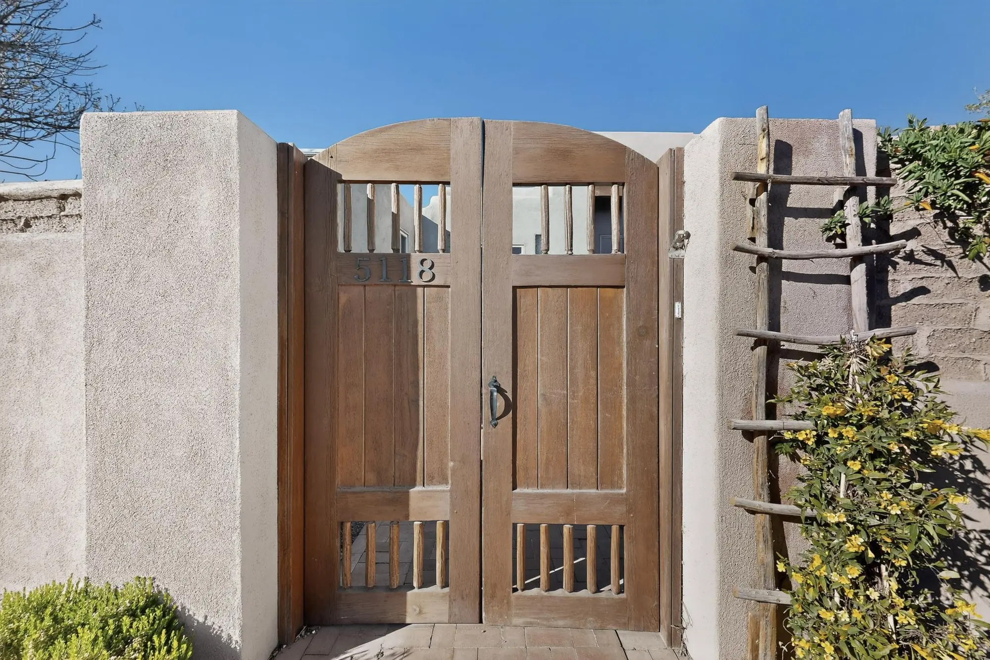 5118 Guadalupe Trail NW