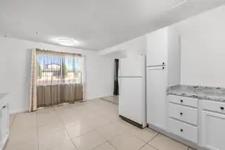 3513 Camino Alameda SW Kitchen