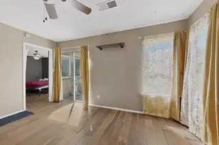 1800 Lee Loop NE Living Room