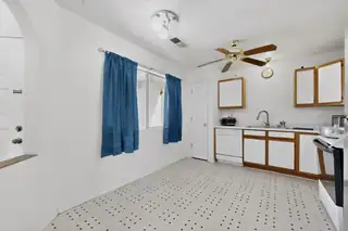 1800 Lee Loop NE Kitchen