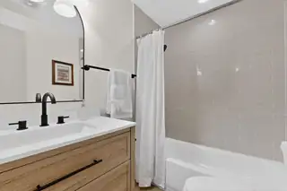 1114 Elizabeth Street NE Exterior Front