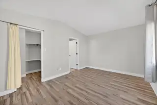 2500 Stallion Loop SE Bedroom