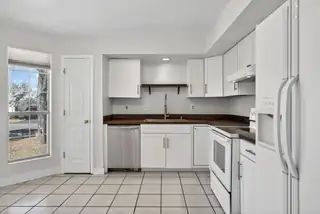 2500 Stallion Loop SE Kitchen