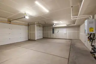 6929 Archer Road NE Garage