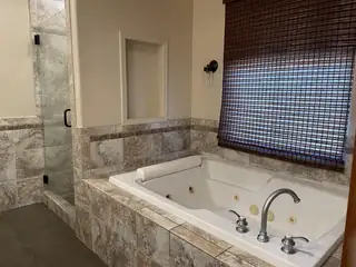 10 Adams Road Bathroom