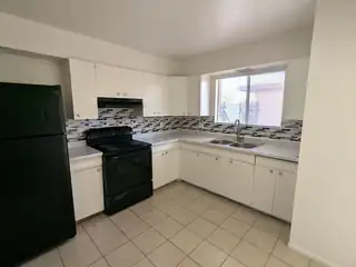 517 Palomas Drive SE 