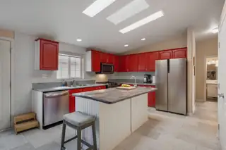 303 Sunrise Bluffs Drive Kitchen