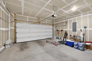 2807 Cambridge Avenue NE Garage