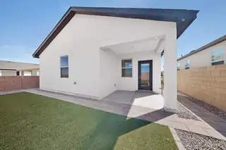 2807 Cambridge Avenue NE Backyard