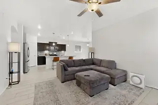 2807 Cambridge Avenue NE Living Room