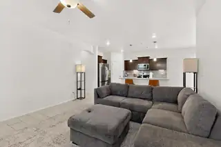 2807 Cambridge Avenue NE Living Room