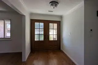 5901 Los Hermanos Court NE Living Room