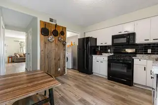 1121 Chelwood Park Boulevard NE APT 6 Kitchen