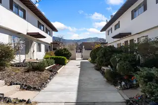 1121 Chelwood Park Boulevard NE APT 6 Exterior Front