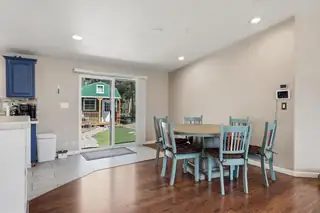 14 Easy Street Dining Room