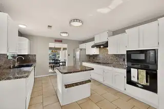355 Esperanza Drive Kitchen