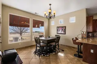 17 Analisas Way Dining Room