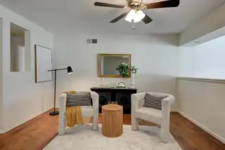 1724 Chacoma Place SW Living Room