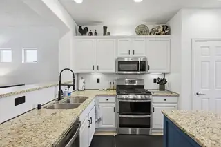 229 Paseo Vista Loop NE Kitchen