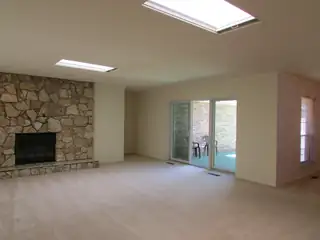 3105 Dallas Street NE Living Room