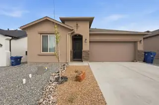 215 Needle Avenue SW, Los Lunas
