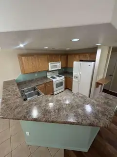 6800 Vista Del Norte Road NE 2615 Kitchen