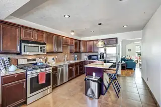 209 Hazeldine Avenue SW Kitchen