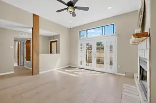 8420 Parrot Run Road NE Living Room