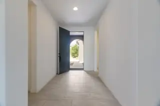 2729 Kings Canyon Loop NE 