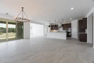 2729 Kings Canyon Loop NE 