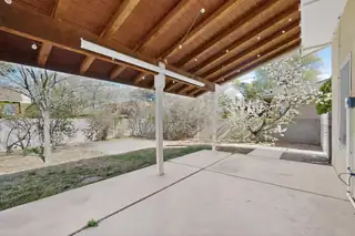 5401 Camino Sandia NE Patio