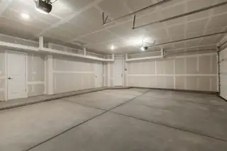 6925 Archer Road NE Garage