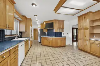 525 Sierra Drive SE Kitchen