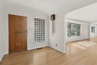 525 Sierra Drive SE Living Room