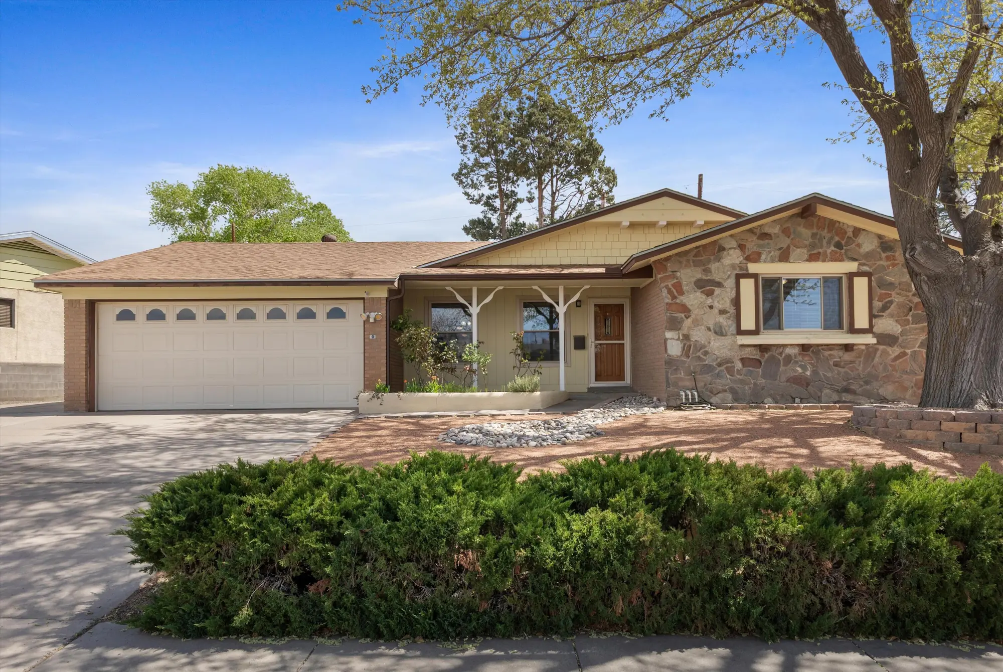 3112 Riviera Place NE